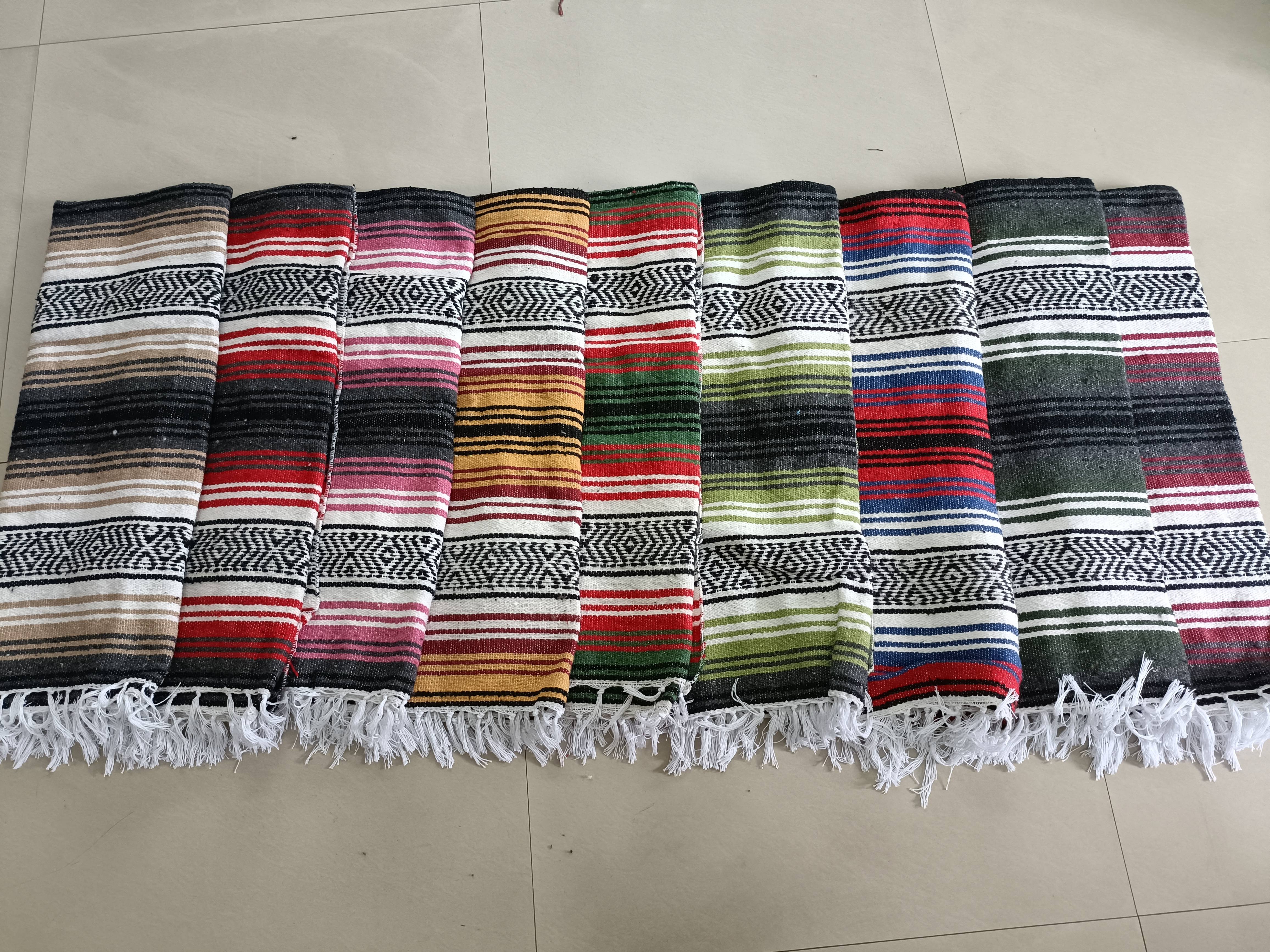 Mexican Geometric Woven Cotton Beach Towel Fringe Picnic Mat And Yoga Blanket for Outdoor Activities for Camping And Beach Use