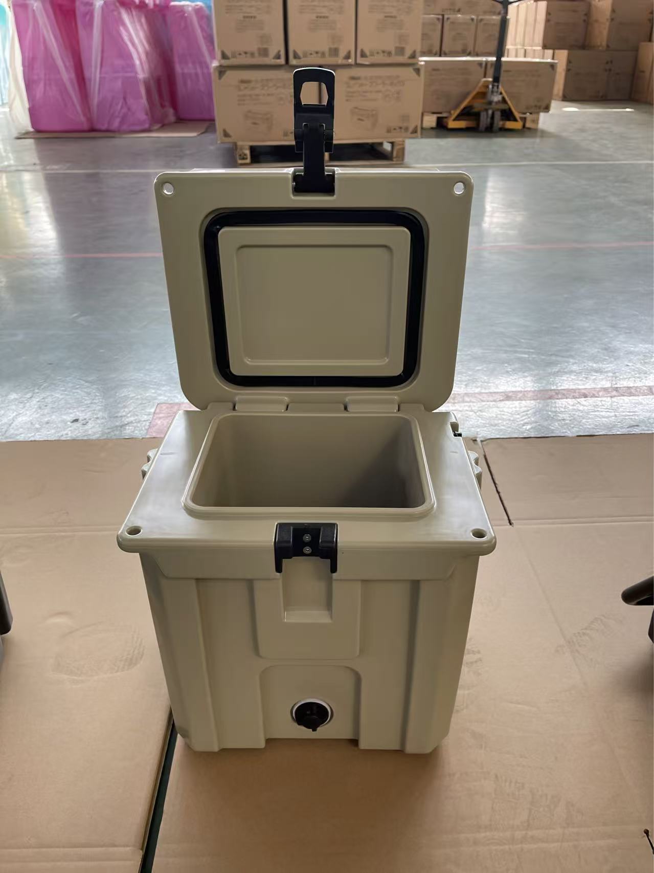 Portable 2.5 Gallon Cooler Box PP Material for Outdoor Camping Picnics Barbecue Parties for Food Storage